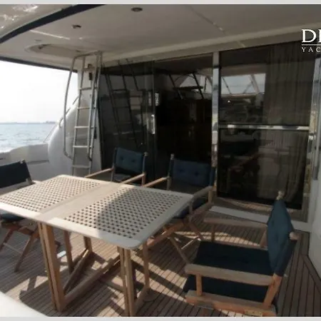 Habiba Luxury Motor Yacht Botel *
