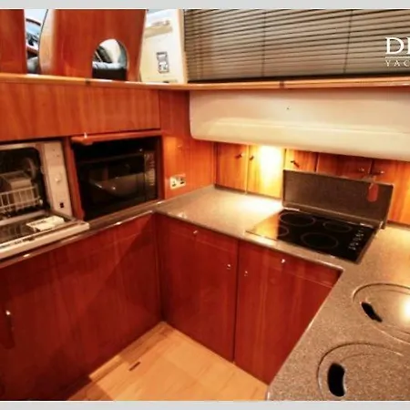 Habiba Luxury Motor Yacht Botel Ta Xbiex